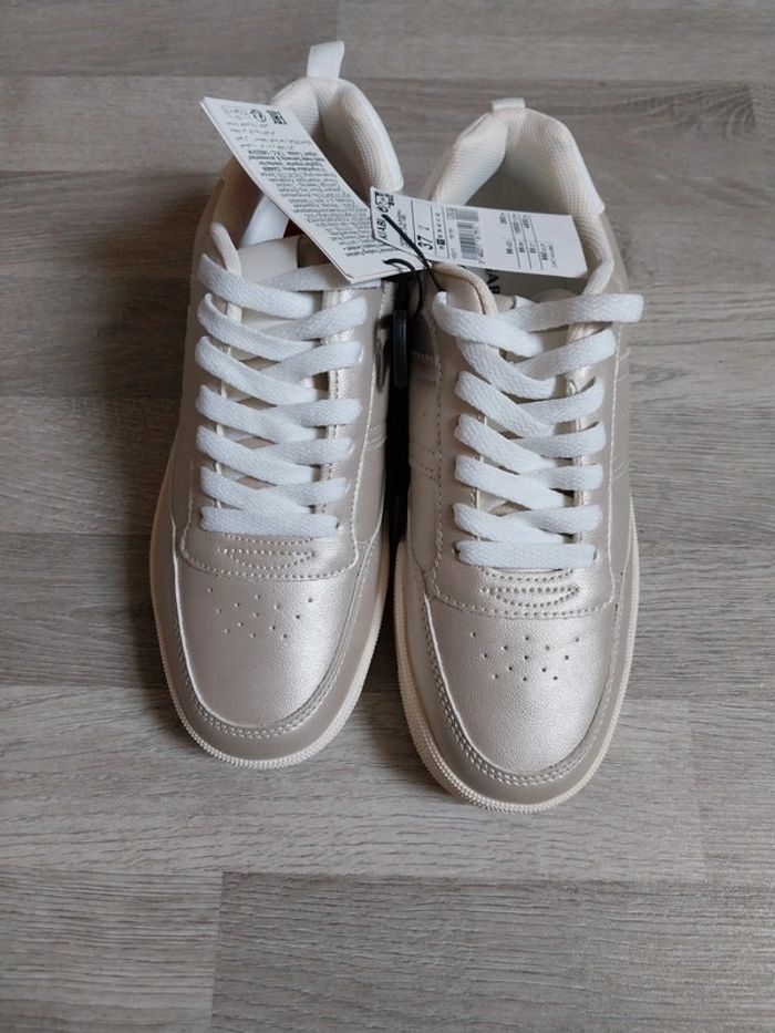 Baskets femme or  kiabi 37 neuves - photo numéro 2