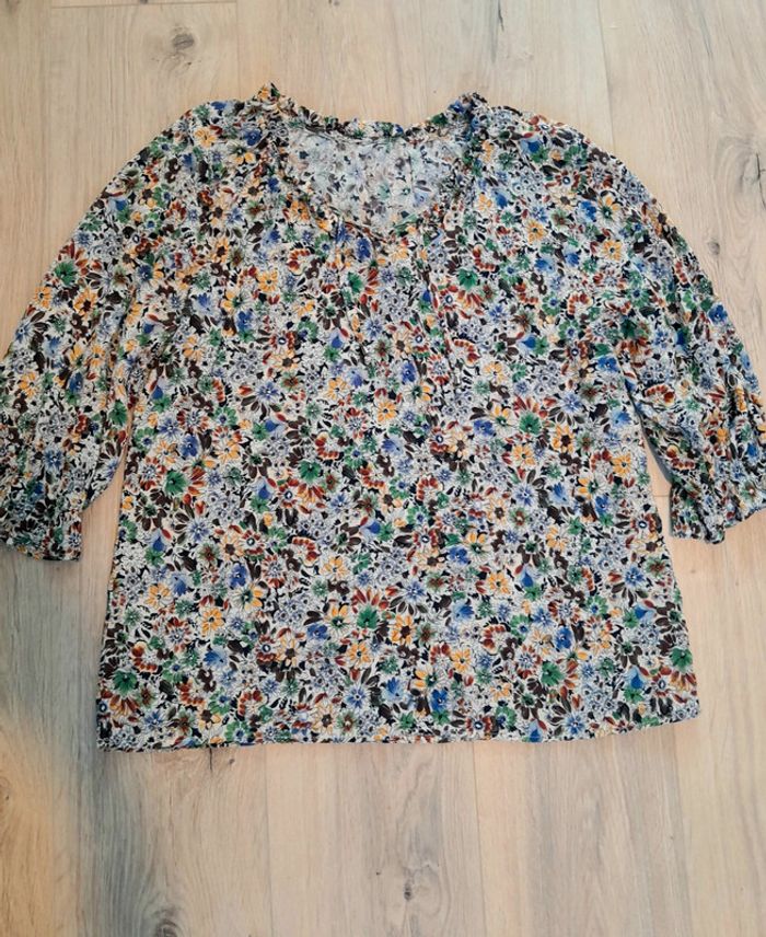 Blouse fleurie t.44