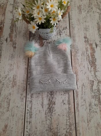 Joli bonnet avec deux pompon multicolore