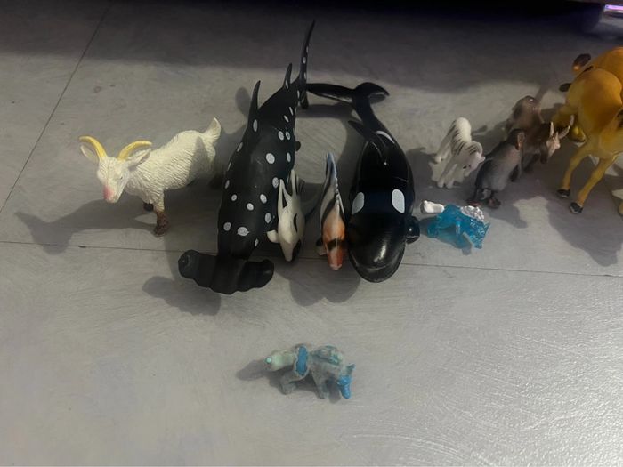 Lot d'animaux - photo numéro 2