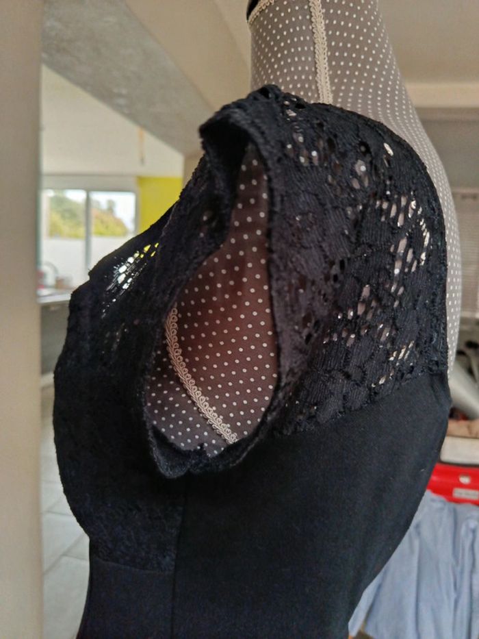 Robe noir cintré dentelle Cache cache Taille 38 - photo numéro 3