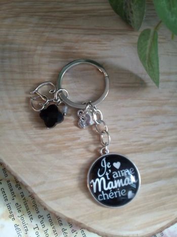 Porte clé n.e.u.f avec pierres naturelles
en obsidienne