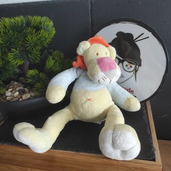 Mots D'enfants Doudou lion jaune bleu Orange Croix  Leclerc 27 cm   #geektradedoudou