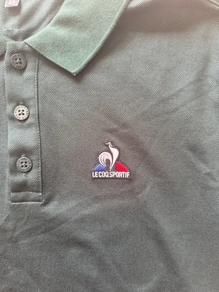 Polo Le Coq Sportif Vert Foncé – Taille XS – Neuf avec Étiquette - photo numéro 2