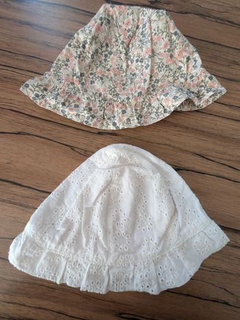 Lot de deux chapeaux - 45