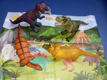 Lot de 4 grands et gros dinosaures en plastique et son tapis de jeu, idée de cadeau