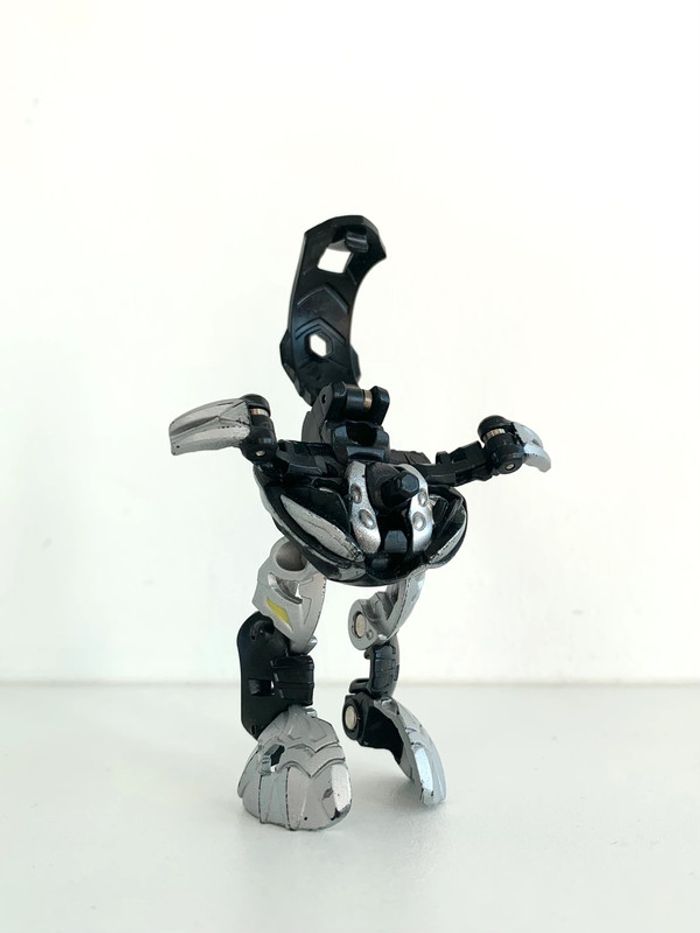 Figurine bakugan noir 2 en 1