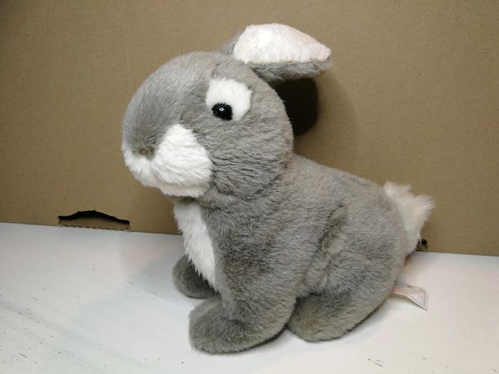 Peluche doudou lapin gris et blanc
