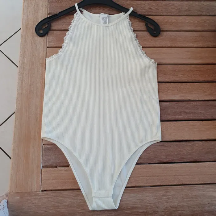 Magnifique body champagne avec fine dentelle fine bretelle taille L Cache-cache