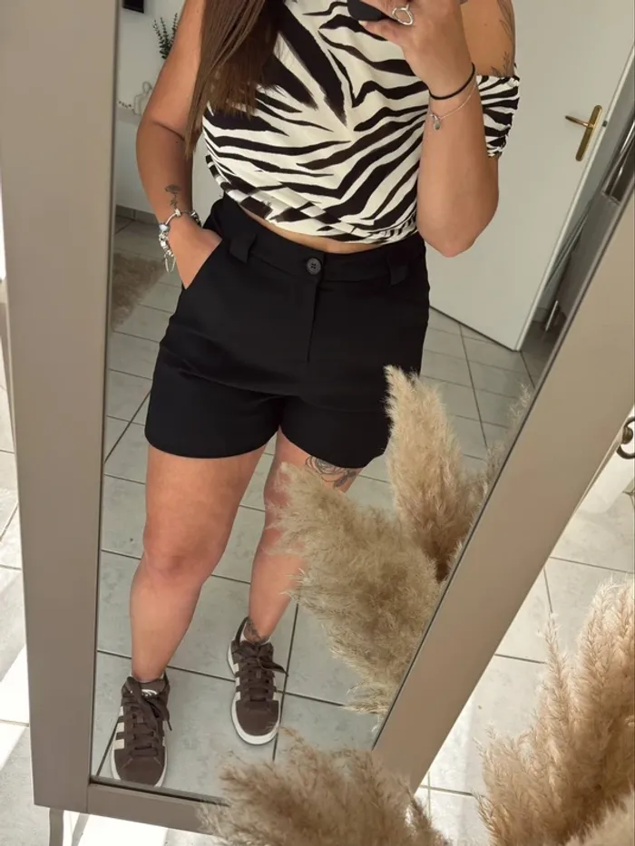 Short noir