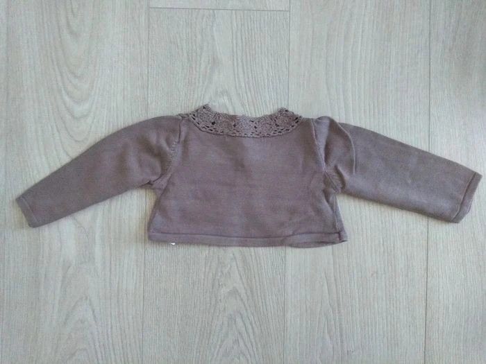 Gilet boléro taupe Gémo 6 mois - photo numéro 2