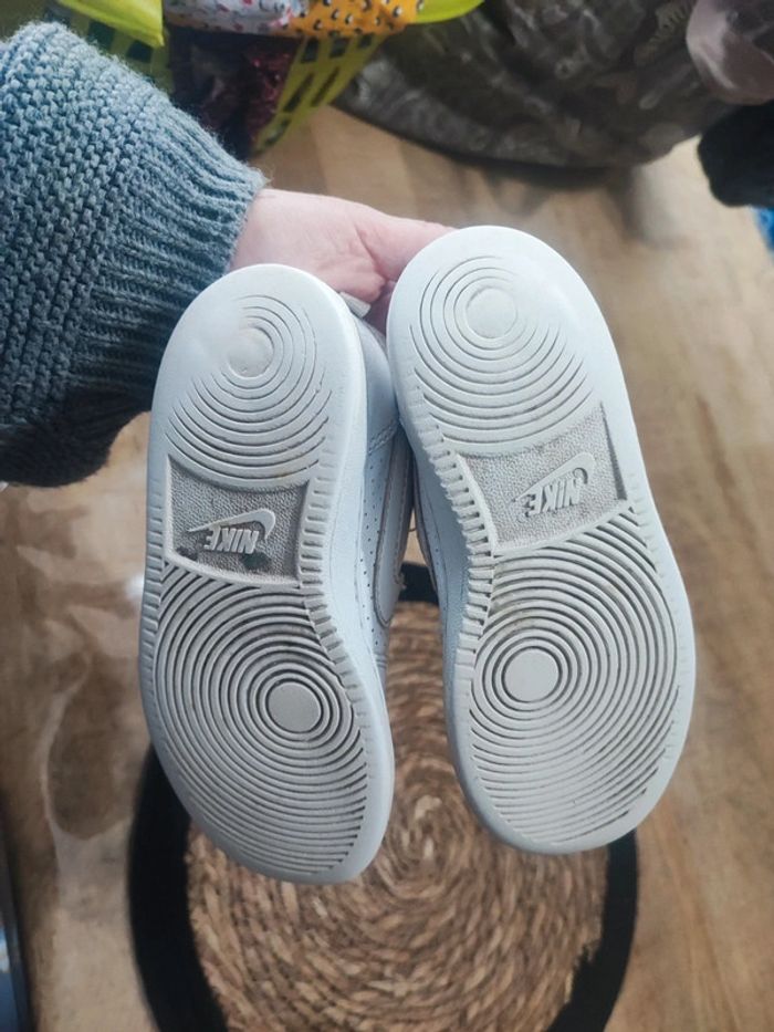 Basket Nike taille 28 - photo numéro 5