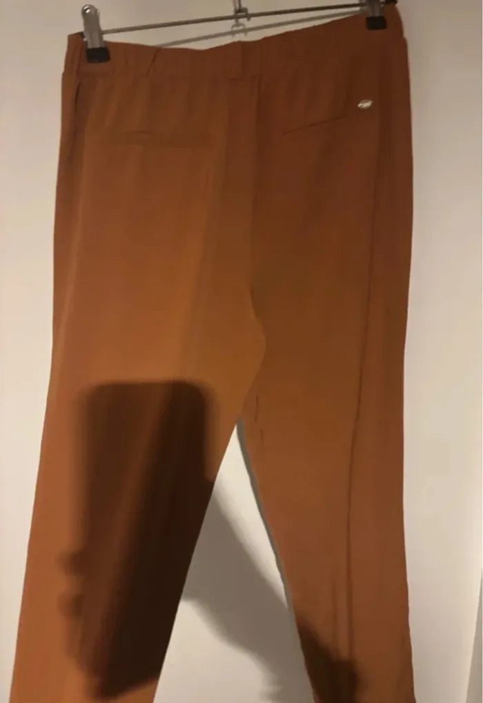 Pantalon carotte camel Reserved T38 neuf - photo numéro 4