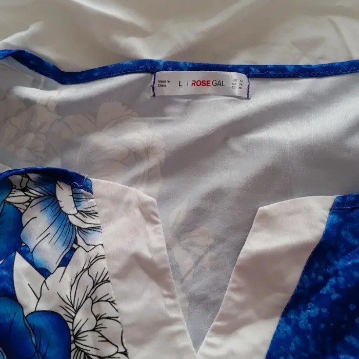T-shirt avec motifs fleurs - photo numéro 3