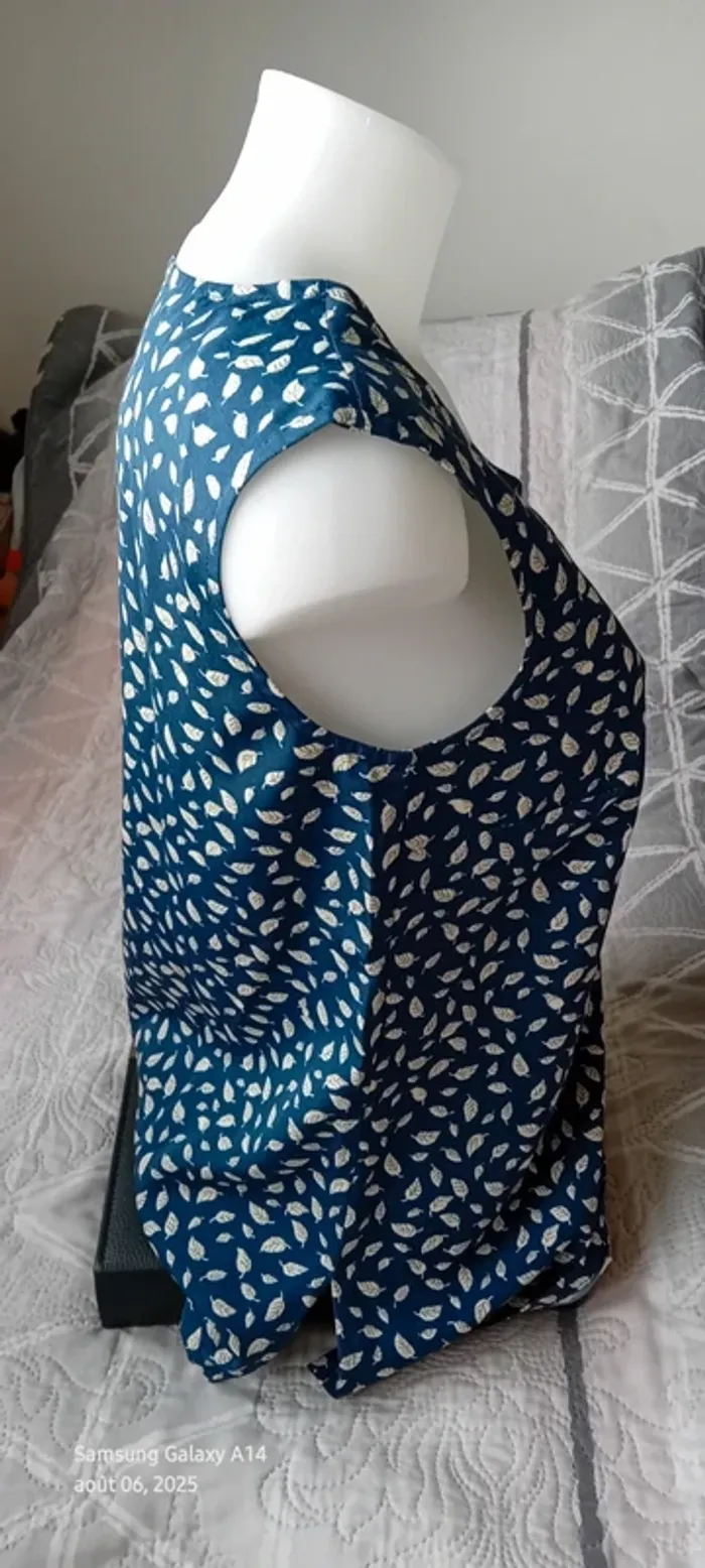 Blouse sans manches fluide col rond motif feuilles bleu femme L - photo numéro 8