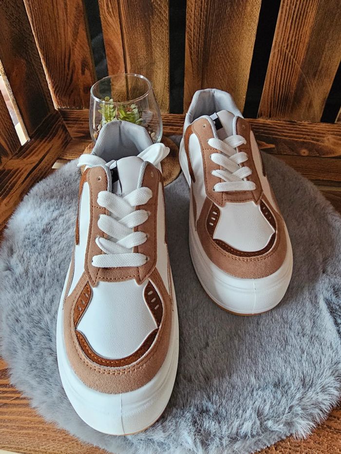 Baskets, sneakers, chaussures décontractées - marron et blanc - photo numéro 4