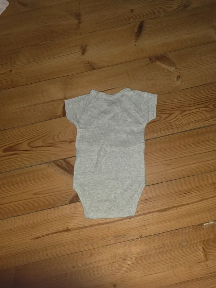 Lot de 4 bodie en coton, 3 mois. - photo numéro 7