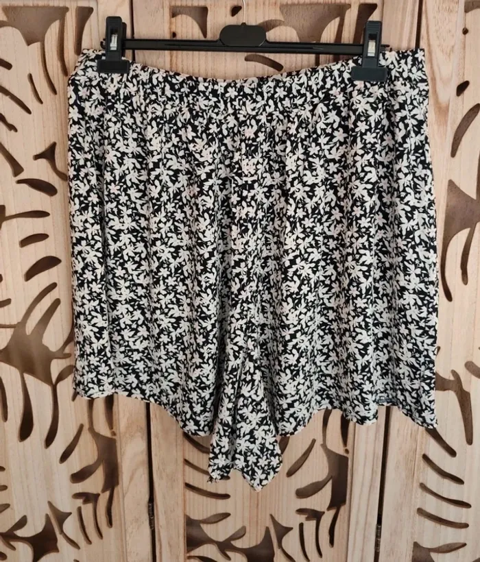 Short fluide imprimé fleuri T 46 New look Curves - photo numéro 3