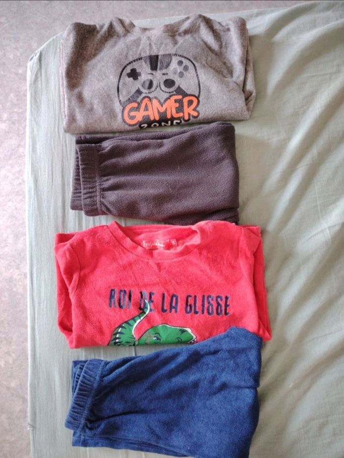 Lot de pyjamas - photo numéro 2