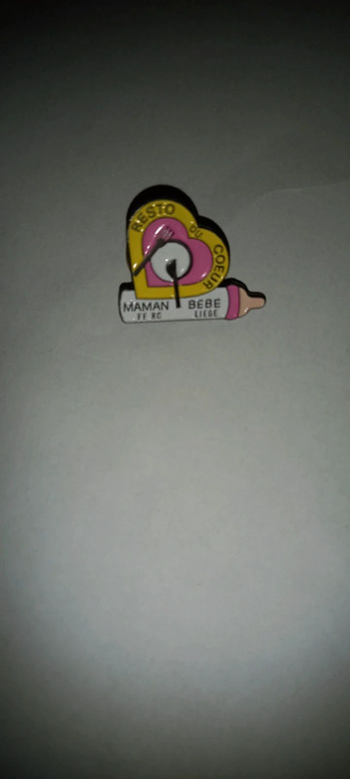 Pin's resto du cœur maman bébé - photo numéro 4