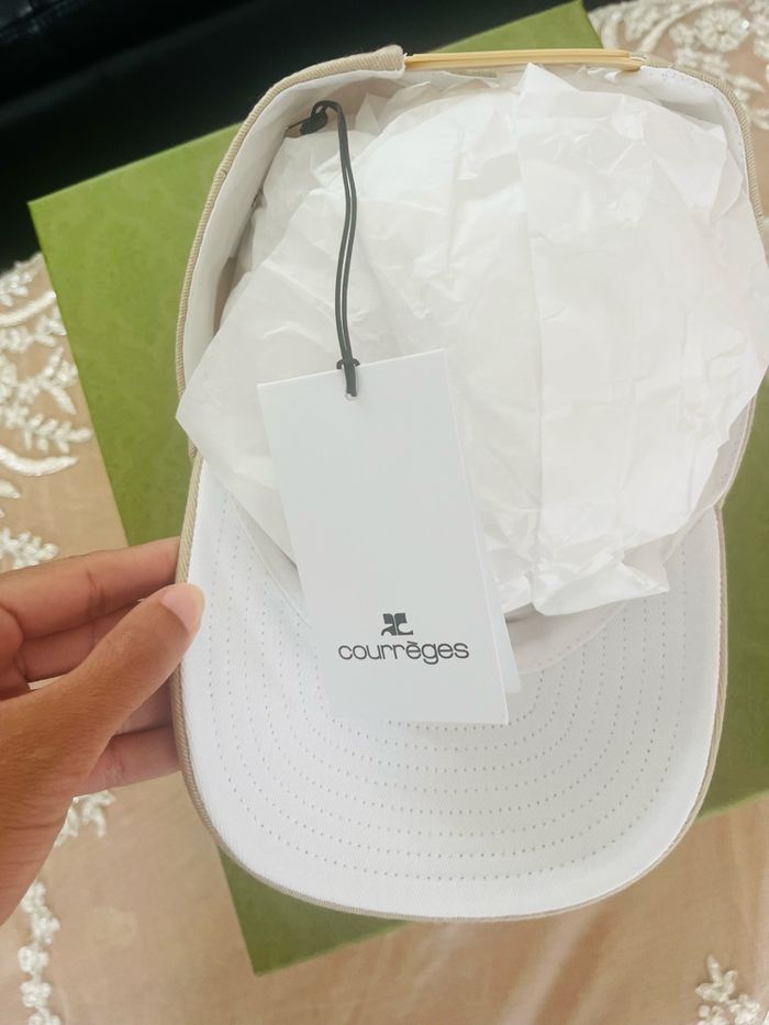 Casquette luxe neuve Courrèges avec étiquette - photo numéro 3