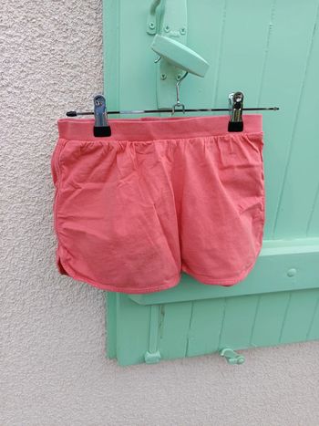 Short fille