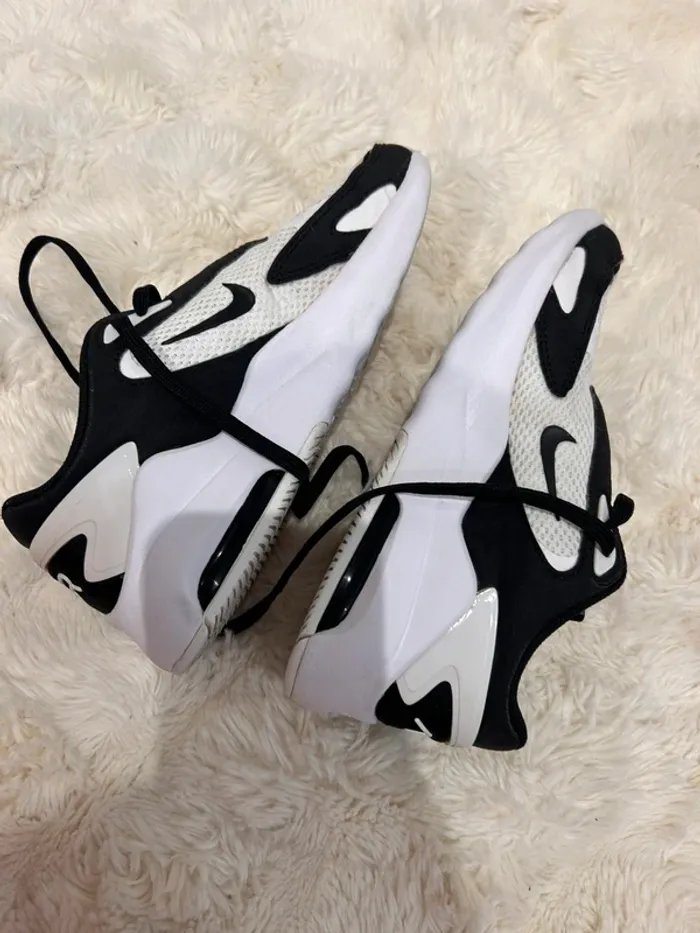 Baskets Nike Air Max Bolt p37,5 white&black - photo numéro 4