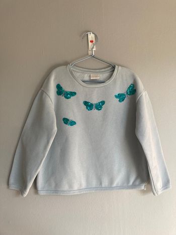 Sweat fille 6 ans (116 cm) Zara – Bleu ciel, papillons en sequins, très bon état