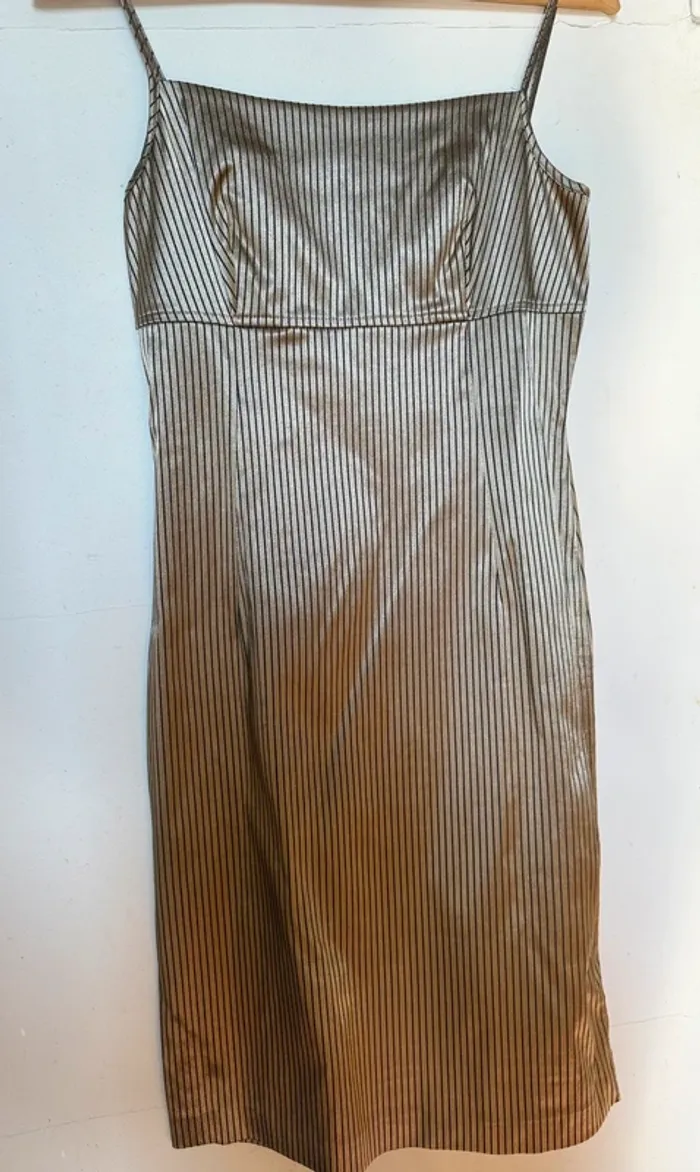 Robe 123 fines bretelles couleur or bronze a rayures