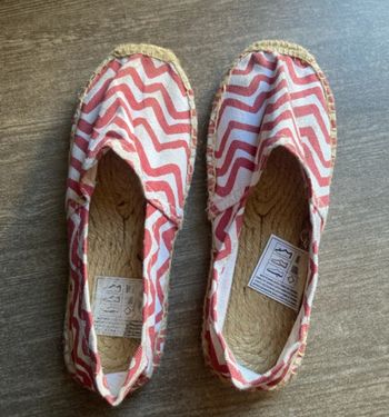 Chaussure blanche rouge