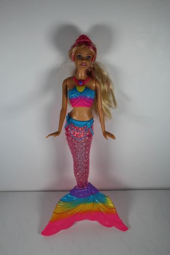 Poupée Barbie sirène Dreamtopia Couleurs et lumières