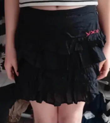 Très jolie petite jupe noire 10 ans