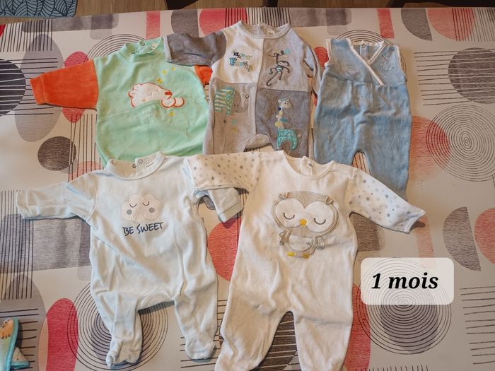 Lot 5 pyjamas Taille 1 mois - photo numéro 2