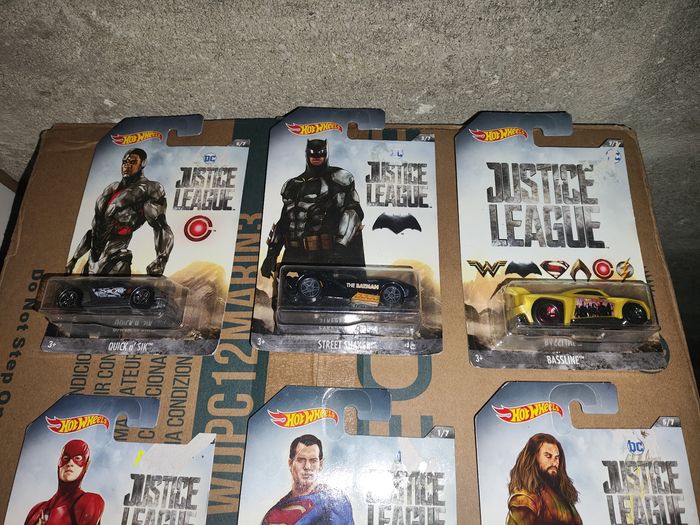Lot 9 voitures Hot Wheels Justice League Batman - photo numéro 2
