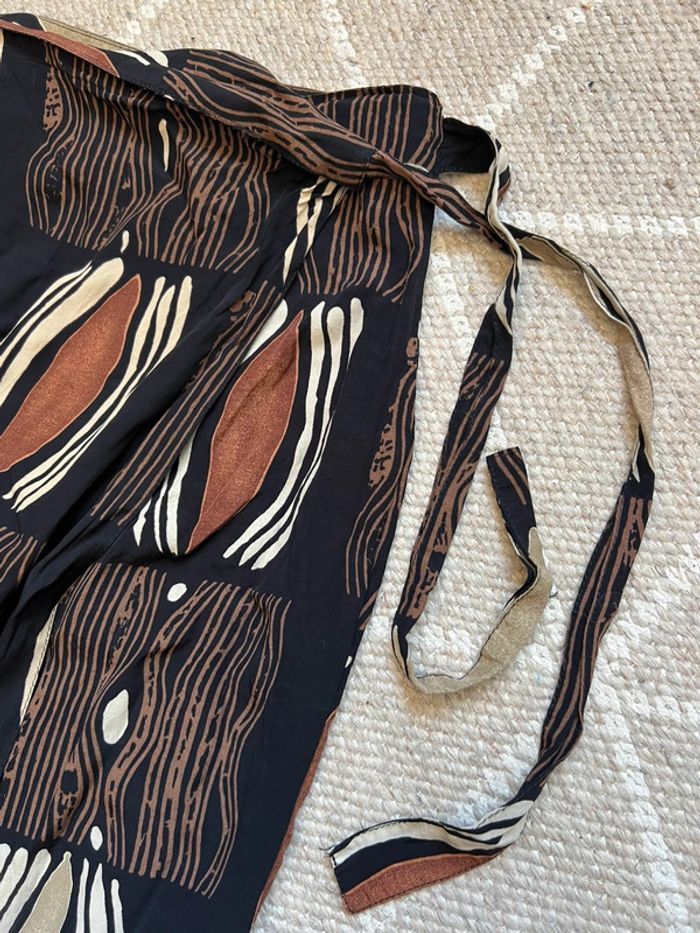 Jupe mi-longue portefeuille marron 70s Kitsch vintage made in UK - Taille M - photo numéro 7