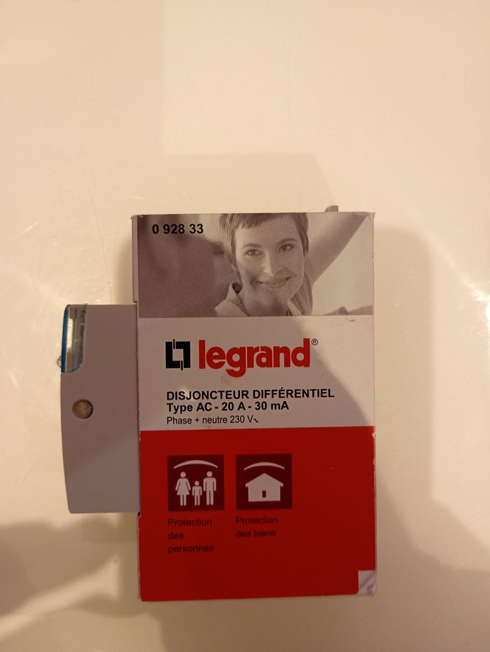 Disjoncteur différentiel Legrand 20A 30mA Type AC DX³ – Réf. 092833 – Neuf - photo numéro 2