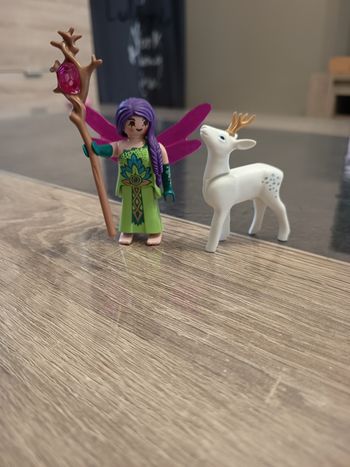Playmobil spécial plus 5370 fée ailée avec chevreuil blanc