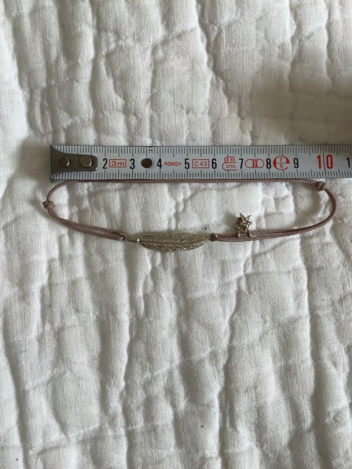 Bracelet lien ajustable avec plume métal argenté