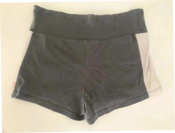 Short Adidas fille 14ans bon état - photo numéro 2