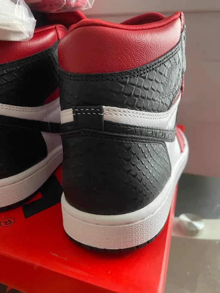Jordan 1 high retro satin black snake - photo numéro 8