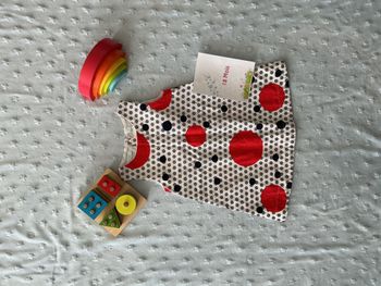 robe sans manches blanc à pois marine et rouge ouverture totale au dos 18 mois obaibi