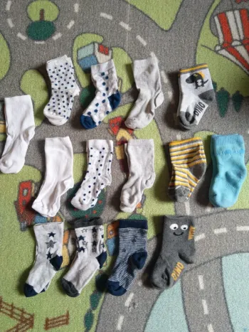 Lot 14 paires de chaussettes diverses marque taille 16-18