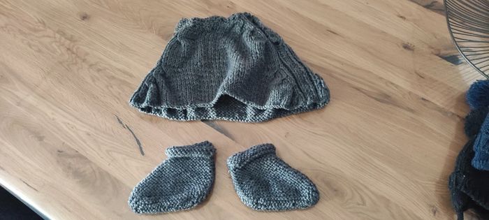 Ensemble gilet + chausson gris tricoté bébé
