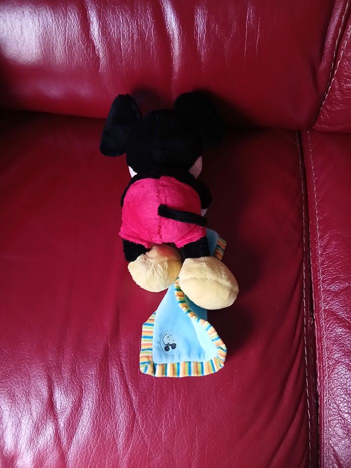 Doudou-Peluche Mickey avec mouchoir *Disneyland - photo numéro 5
