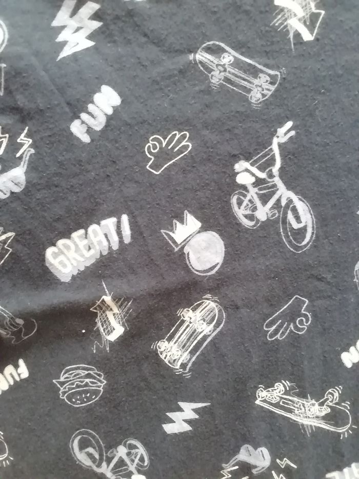 Vends t-shirt garçon été bleu marine avec motif. - photo numéro 2