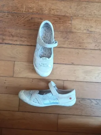 Ballerines beige 32 printemps en cuir à velcro GBB Fille presque neuf