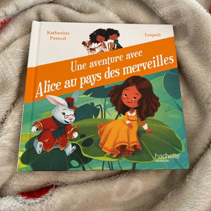 Une aventure avec Alice au pays des merveilles