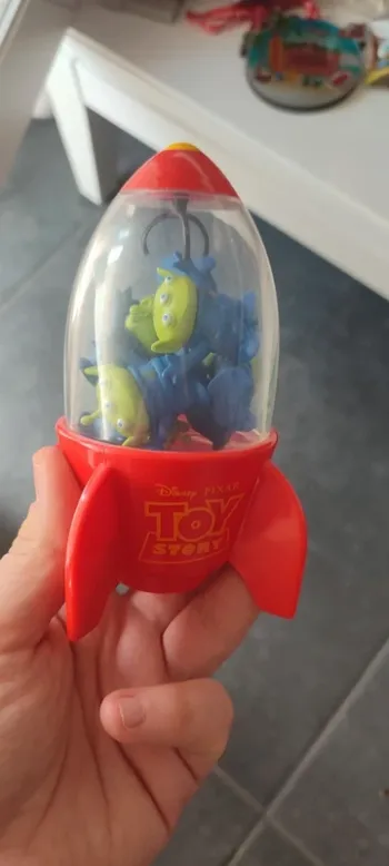 Lot de gommes disney alien toy story