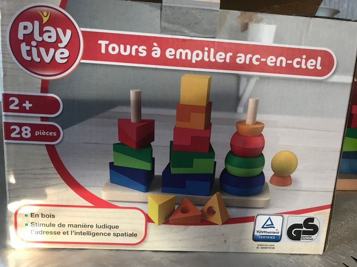 Tours à empiler arc en ciel