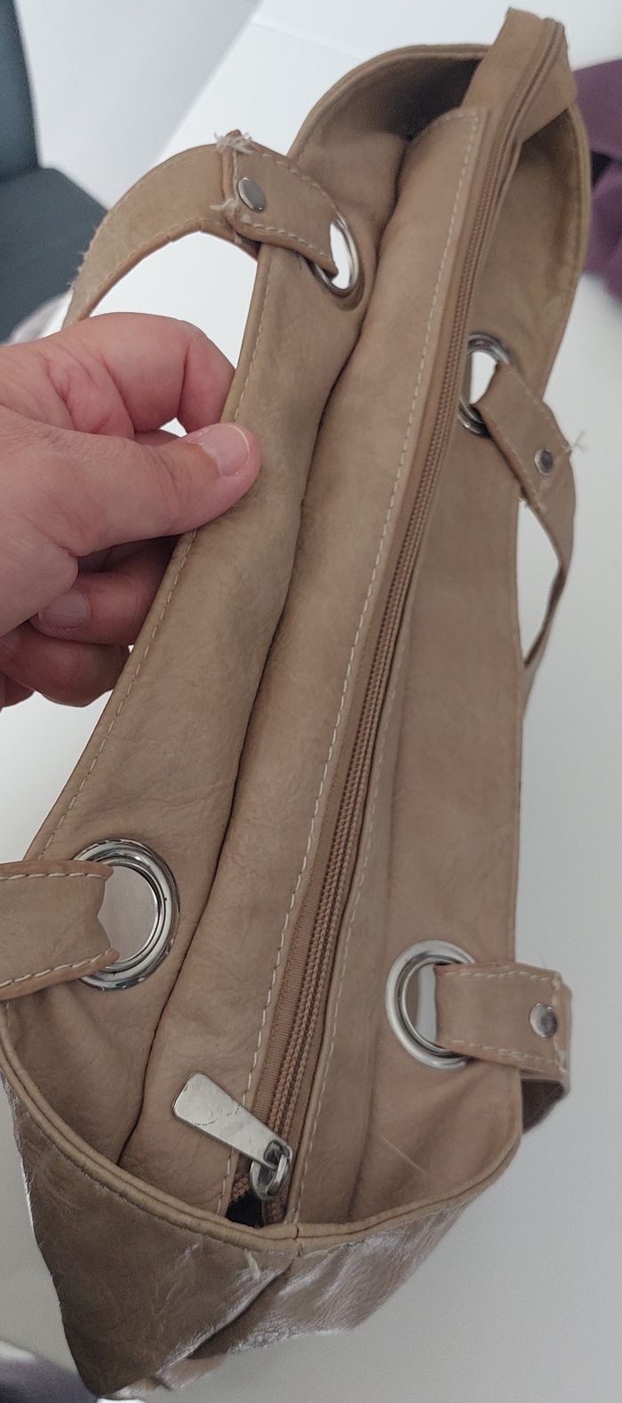 Sac à main marron clair avec une poche centrale - photo numéro 5